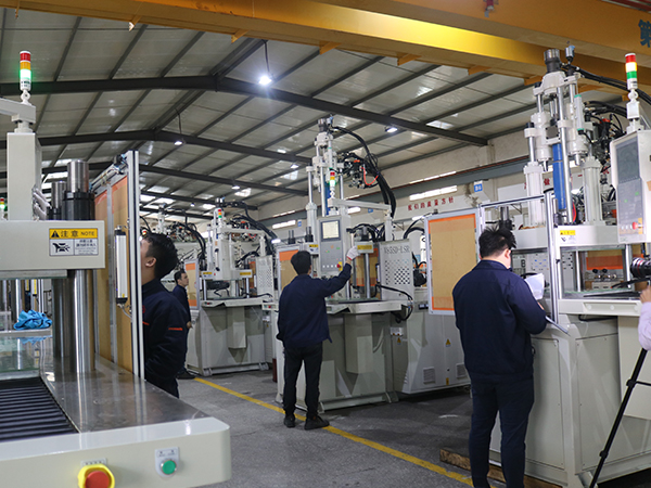 了解立式注塑機(jī)的各種配件溫度調(diào)機(jī)起來(lái)順心順手